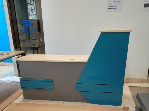 Reception desk (2.4 meters) - Image 2