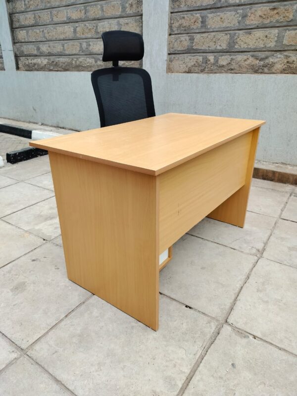 5-feet-office-table-with-mobile-pedestal1-500x500