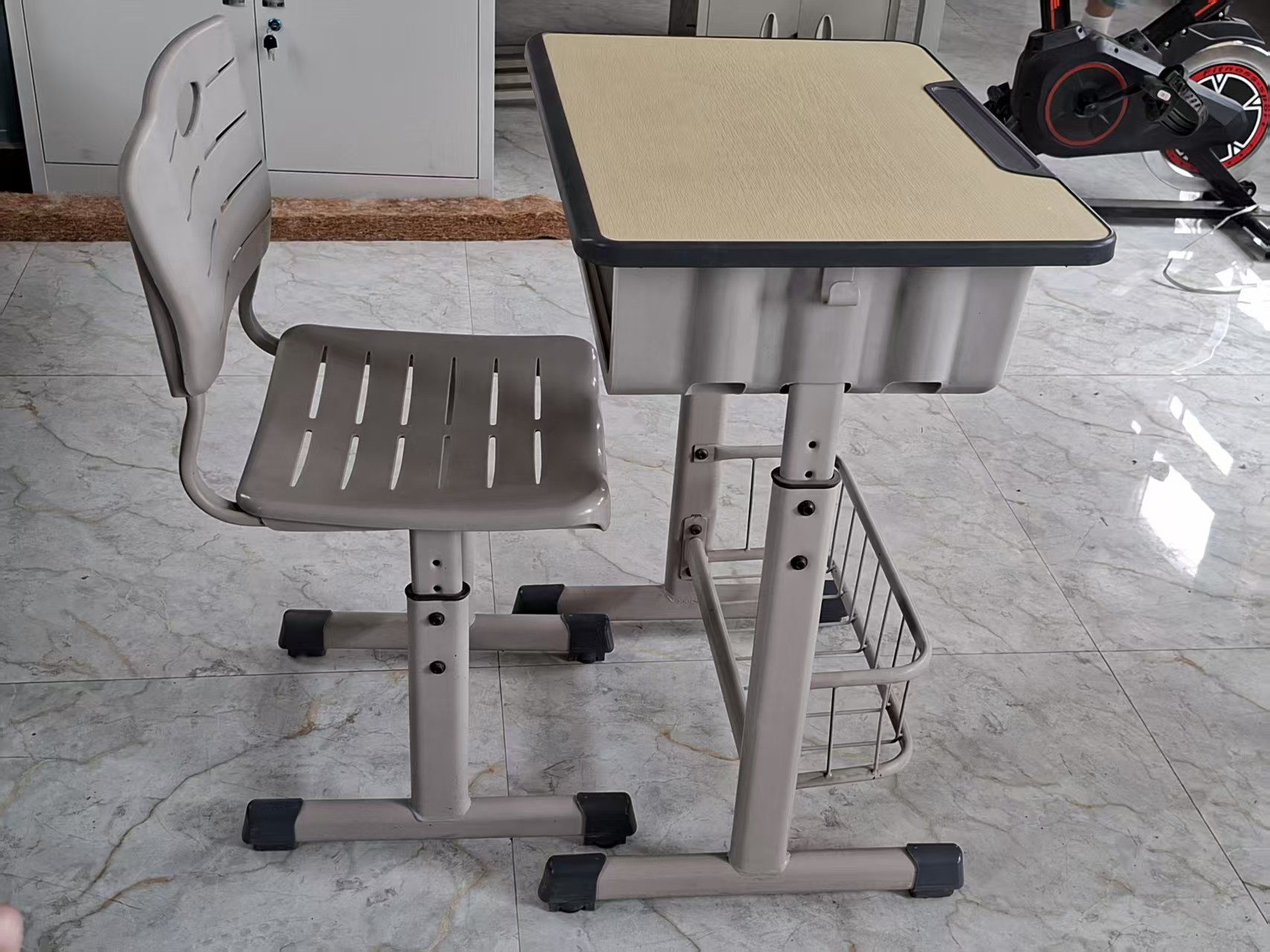 Kid's Desk & Chair Set (Adjustable) - Image 29